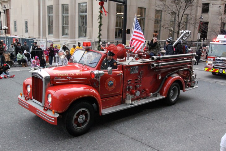 Wilmington-Jaycees-Christmas-Parade-FireEngine